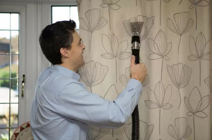 In Situ Curtain Cleaning from Apple Clean