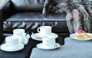 leather sofa-505190_1280