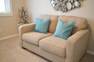 love-seat-1090458_1280