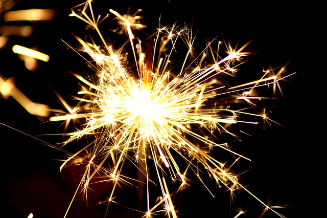 sparkler-477598_640